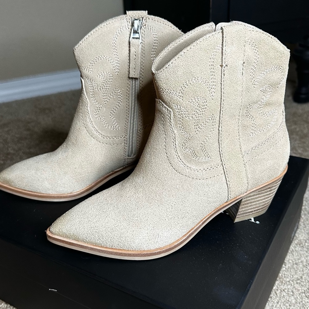 Dolce Vita Ankle Booties Pointed Toe Taupe - NEW w/o box
